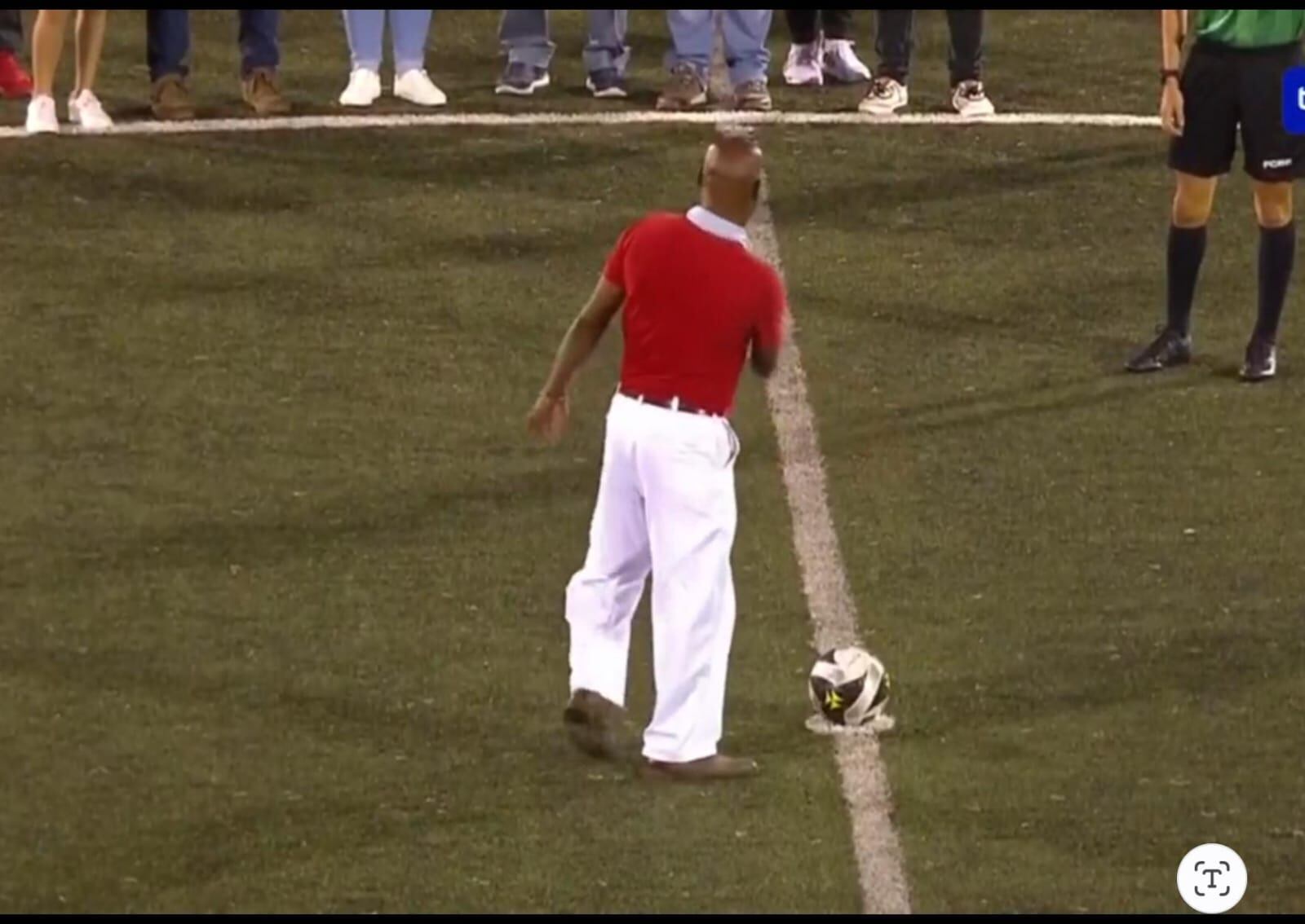 Juan Arnoldo Cayasso durante el homenaje