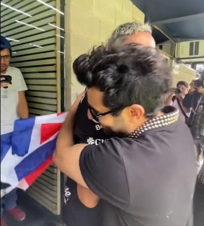 Keylor Navas en el Pumas de México abrazó a un tico que lo esperó