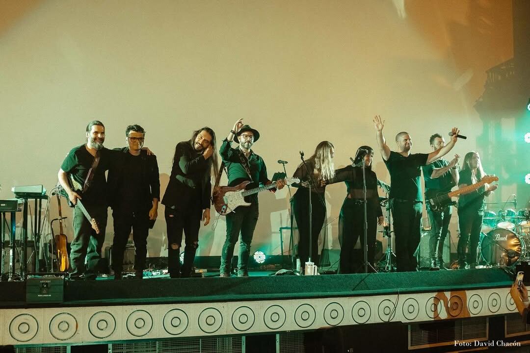 The Surrogate Band será la encargada de prender la fiesta.