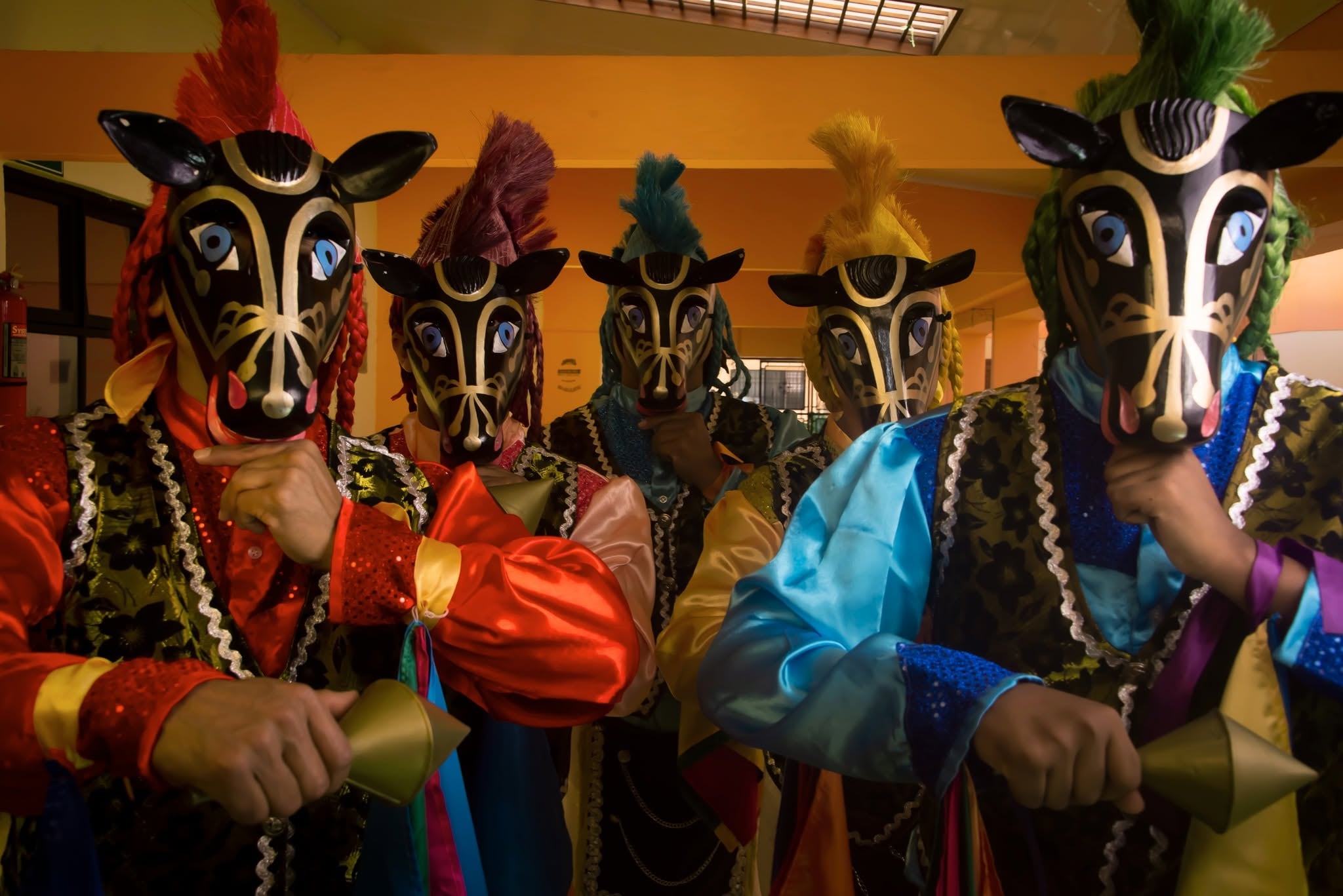 El Ballet Folclórico celebra 25 años de llevar las raíces de Nicaragua a Costa Rica, de la mano de Eduardo Flores, un granadino que convirtió su amor por la cultura en un puente entre dos pueblos.