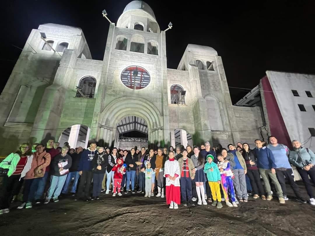Construcción del templo católico de San Antonio de Padua, en Coronado