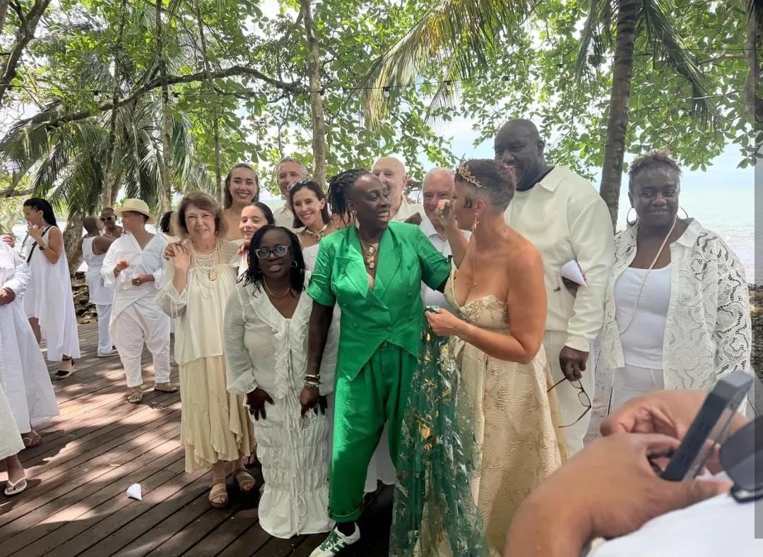 La actriz Gina Yashere llegó a Costa Rica por un tratamiento dental.