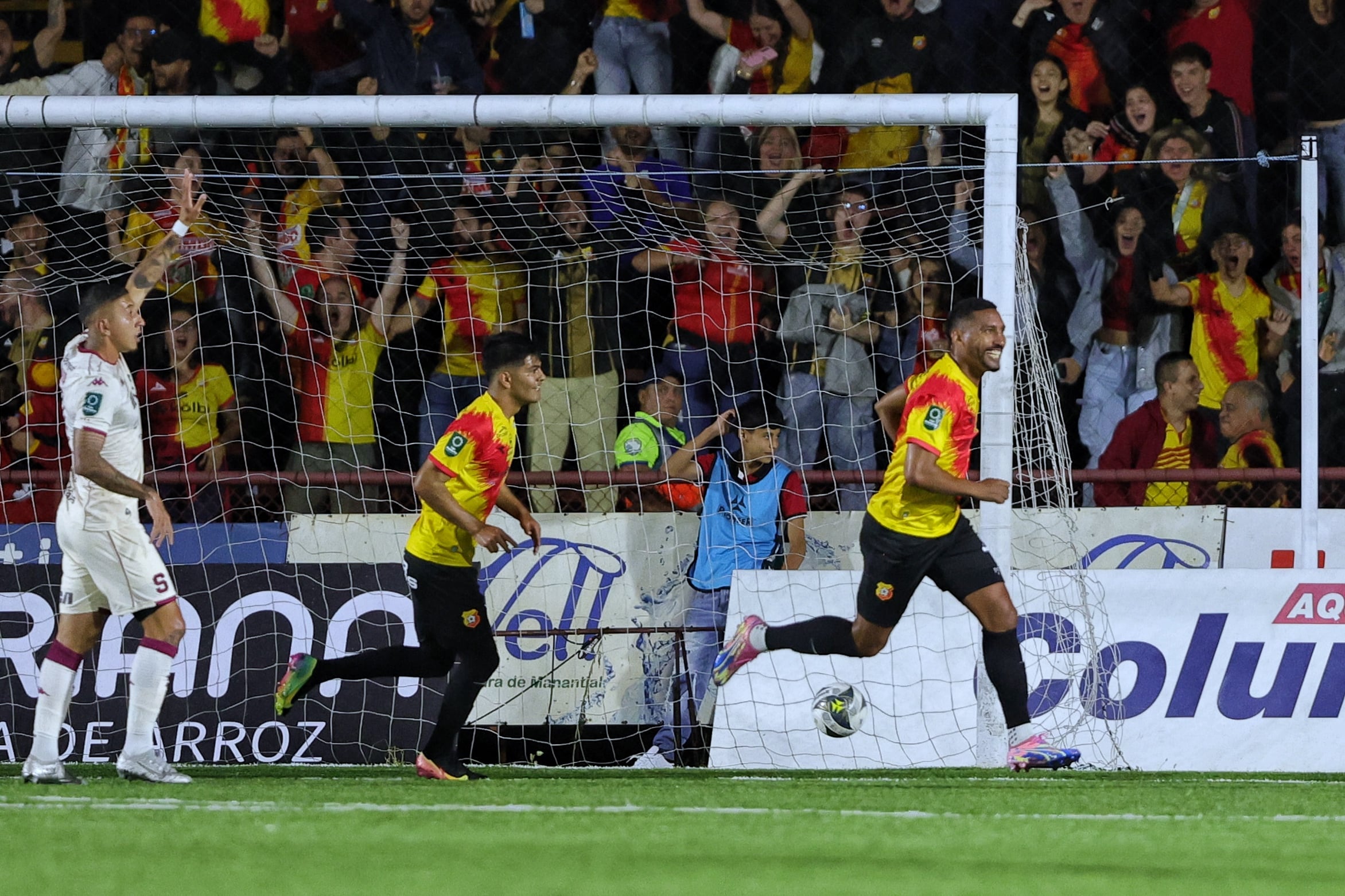 17/09/2025/ Juego entre el Club Sport Herediano vs Saprissa por el torneo apertura 2025 de la Liga Promerica en el estadio Carlos Alvarado  / foto John Durán