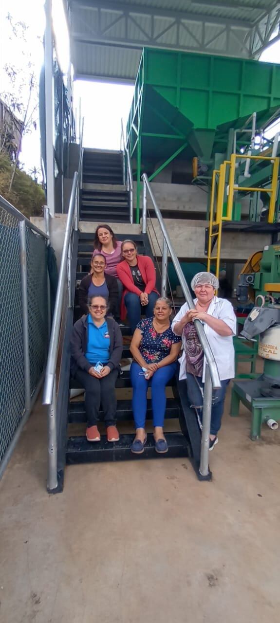 Siete mujeres forman la Asociación Ideas Productivas Femeninas La Legua de Aserrí, una asociación de mujeres que produce café
