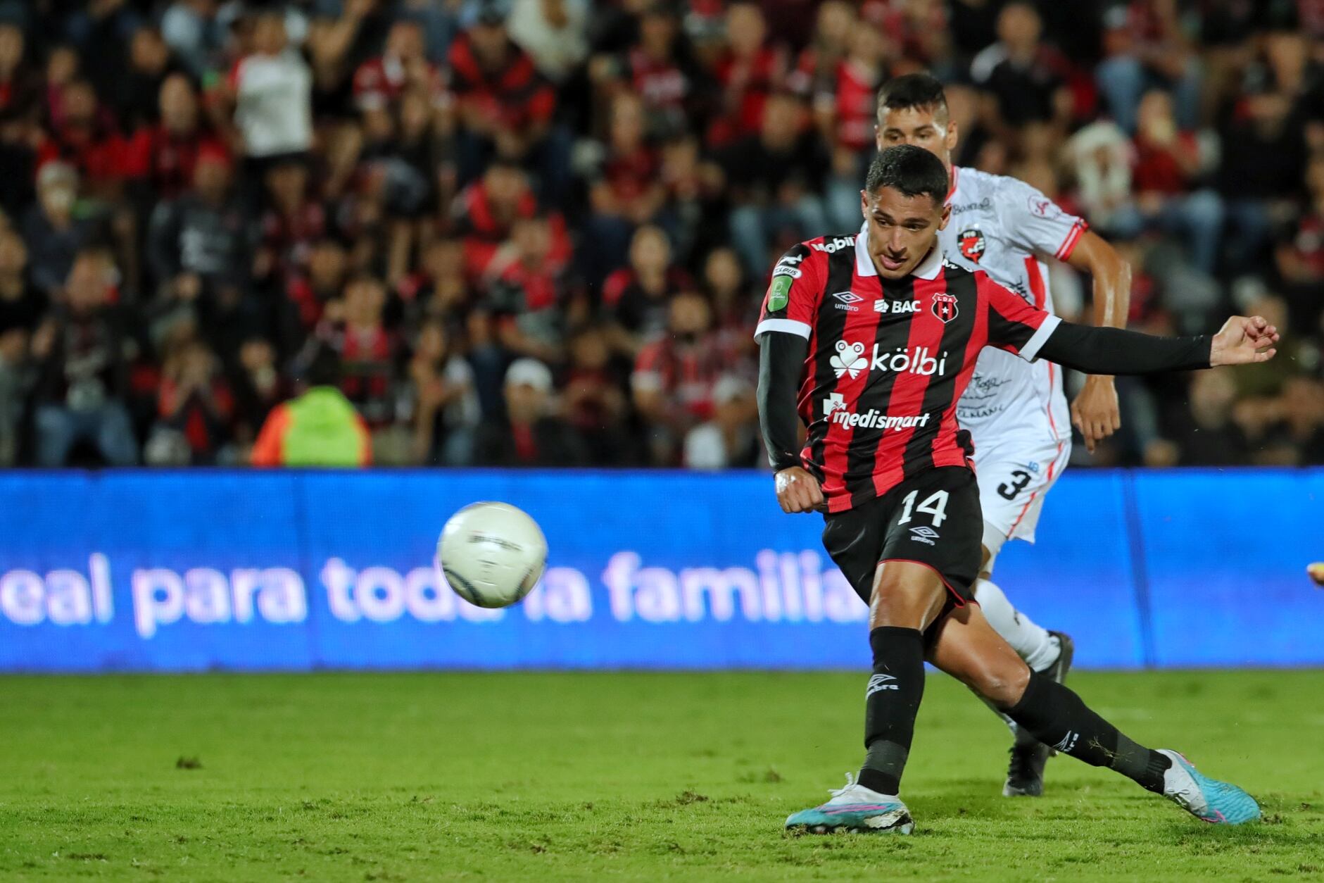 1609/2023/ Juego entre Liga Deportiva Alajuelense vs Puntarenas FC por la jornada 10 del torneo apertura de la Liga Promerica en el estadio Alejandro Morera Soto / foto John Durán