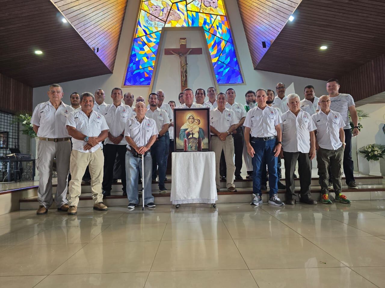 En el país existe un ejército de 1.200 hombres que rezan por todos nosotros en las madrugadas y en las 7 provincias.