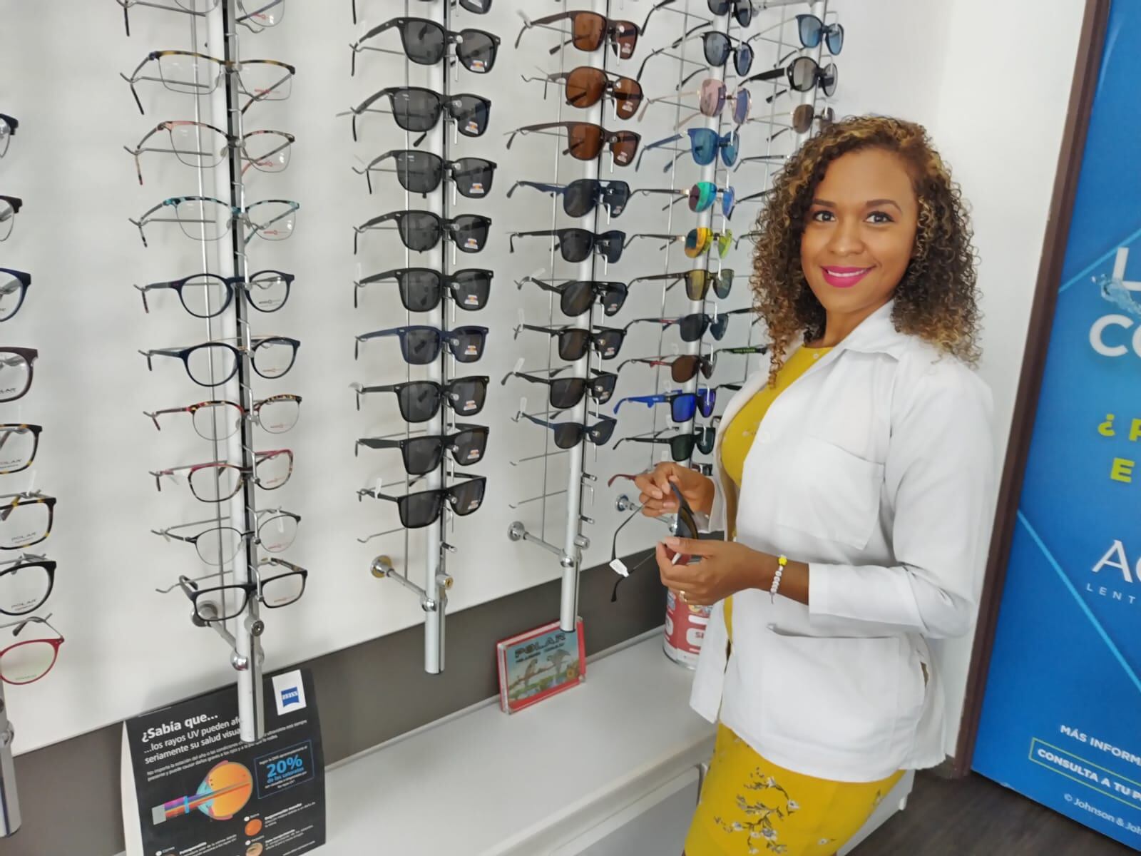 Ópticas y Centro Médico Münkel junto con La Teja regalarán todos los días una tarjeta electrónica de regalo por 200 dólares canjeables en Münkel. La optometrista Sheyla Thomas le espera para darle un servicio de calidad y profesional.