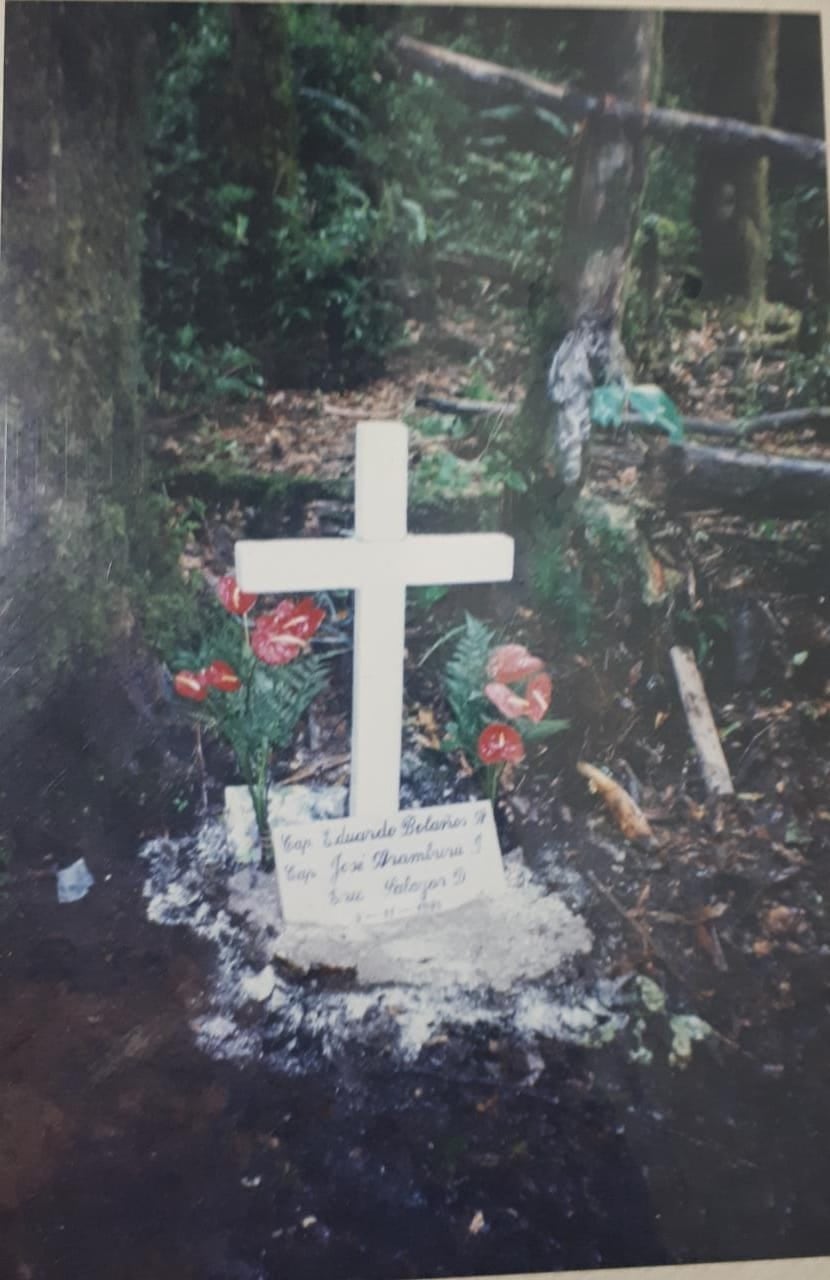 Un accidente aéreo en cerro Roca en Santa Cruz de León Cortés, cobró la vida de los pilotos Juan Manuel Aramburu Iriondo, de 37 años, y piloto costarricense Francisco Eduardo Bolaños Angulo, de 46, así como del guía turístico Erick Salazar Díaz. Foto: Tomada de Canal Altavisión