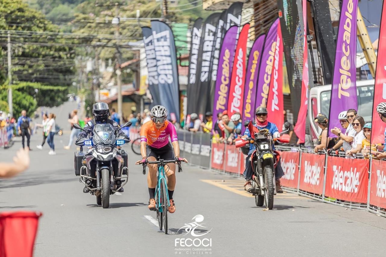 Laura Solano Matamoros se compró una bicicleta para viajar a la universidad y terminó graduada de ingeniera y a punto de correr su cuarta vuelta ciclística a Costa Rica con el equipo Megasuper-Wild Protein
