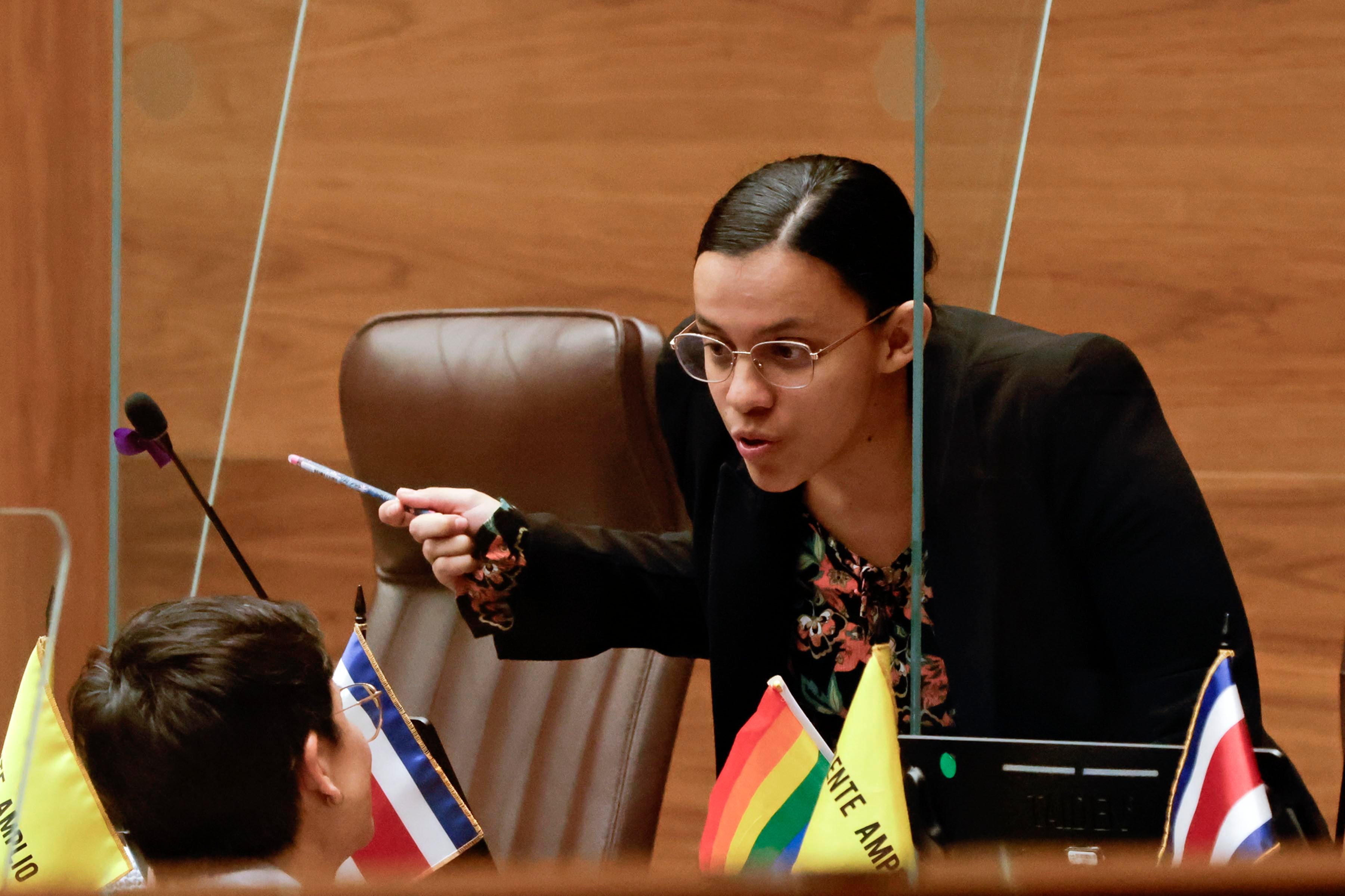 Aprobación de voto de censura contra la ministra de Educación, Anna Katharina Müller.