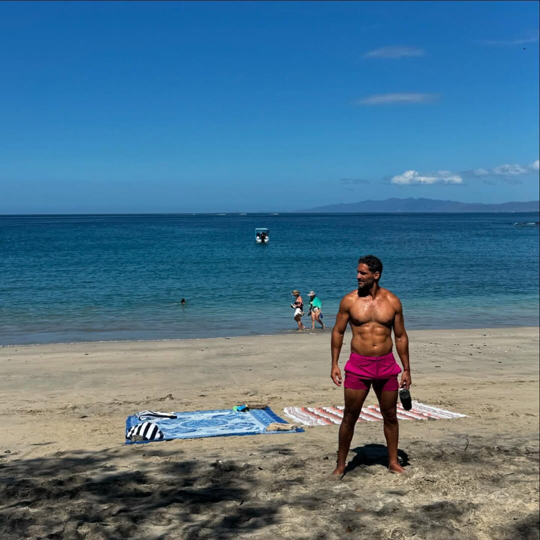 Bismarck Méndez demostró que el verano le sienta muy bien y lució su bronceado.