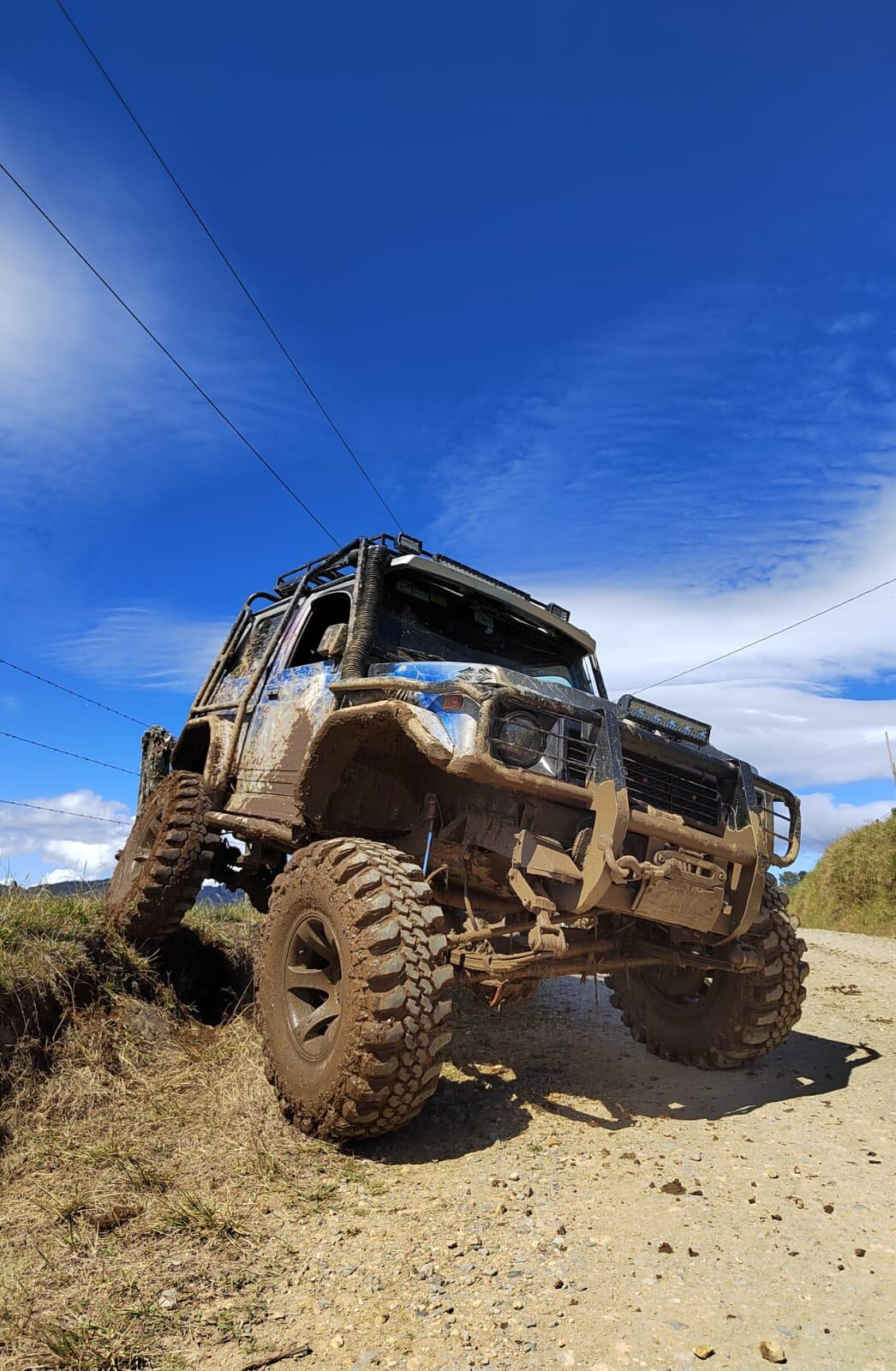 Randall Jiménez Castro es el dueño de un Suzuki Samurai de 1988 al que bautizó Lobo. Foto: Cortesía