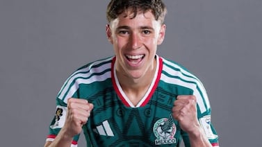 Mateo Chávez rompió en llanto con su padre tras la eliminación de México y el video conmueve al mundo