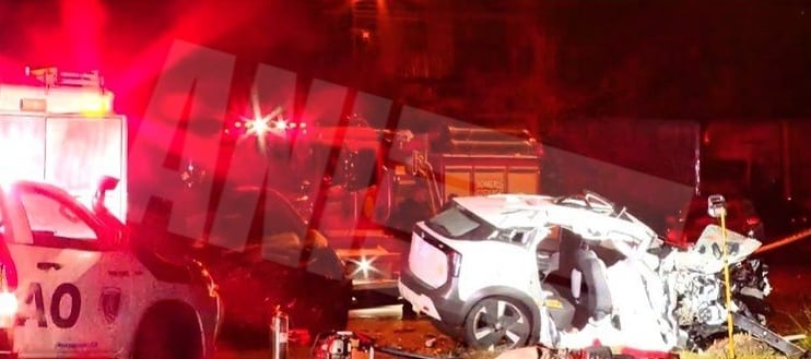 Una mujer falleció y cuatro hombres resultaron heridos la noche de este domingo 22 de febrero, tras un choque entre dos vehículos en La Cima de San Isidro de San Ramón, Alajuela. Foto: ANI