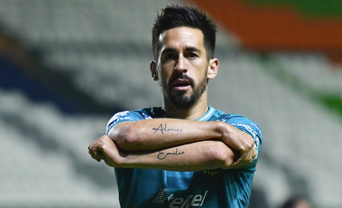 El exfutbolista mexicano Fernando Navarro llora la muerte de su hijo de 5 años. Foto tomada de El Universal.