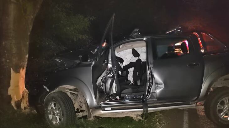Un terrible accidente en carretera cobró la vida de dos mujeres de apellidos Arauz, de 23 años y Castillo de 35 años, ellas viajaban en una bicimoto cuando fueron chocadas por detrás y arrastradas por un pick up. Foto: Captura de Guanacaste Primero