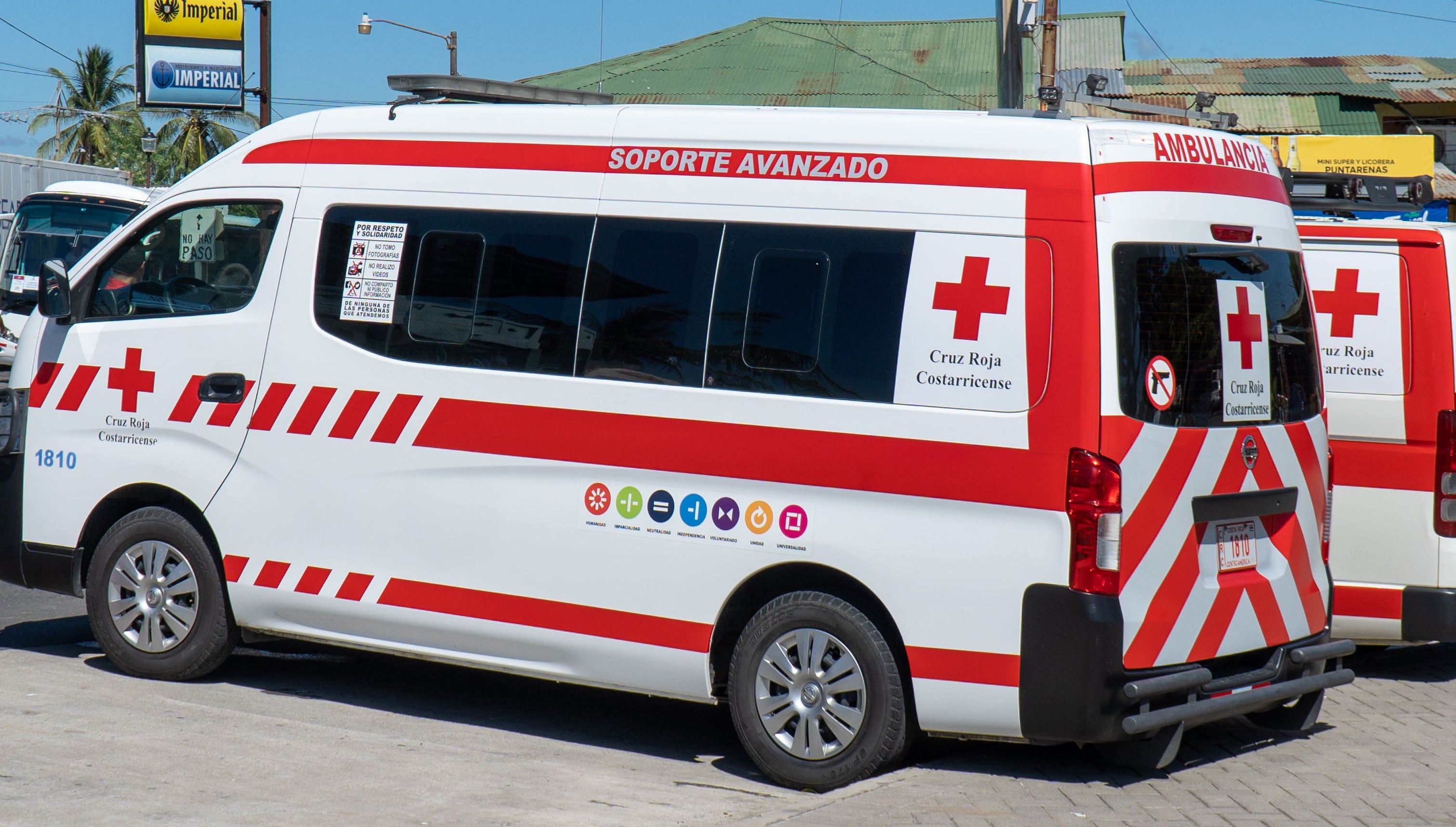 Vehículo liviano choca contra ambulancia que trasladaba paciente crítico al hospital de Cartago