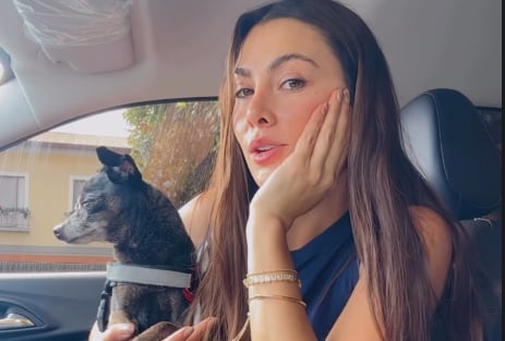 Karina Ramos y su perro Maguito.