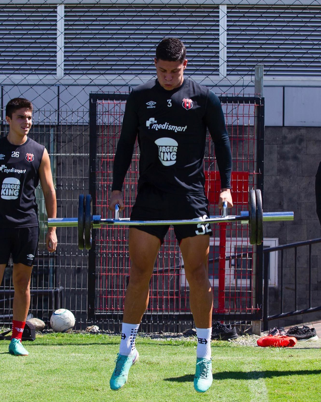 Alexandre Guimaraes explicó que Alexis Gamboa a veces entra a la cancha como lateral izquierdo, pero que en realidad no desarrolla esa función como tal, como parte de la idea que él tiene.