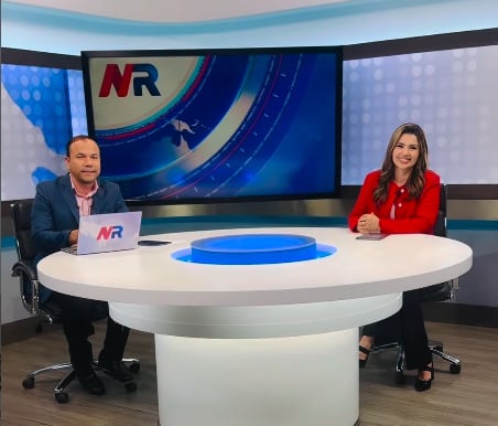 Melissa Durán y Roberto Brenes, presentadores de Noticias Repretel.