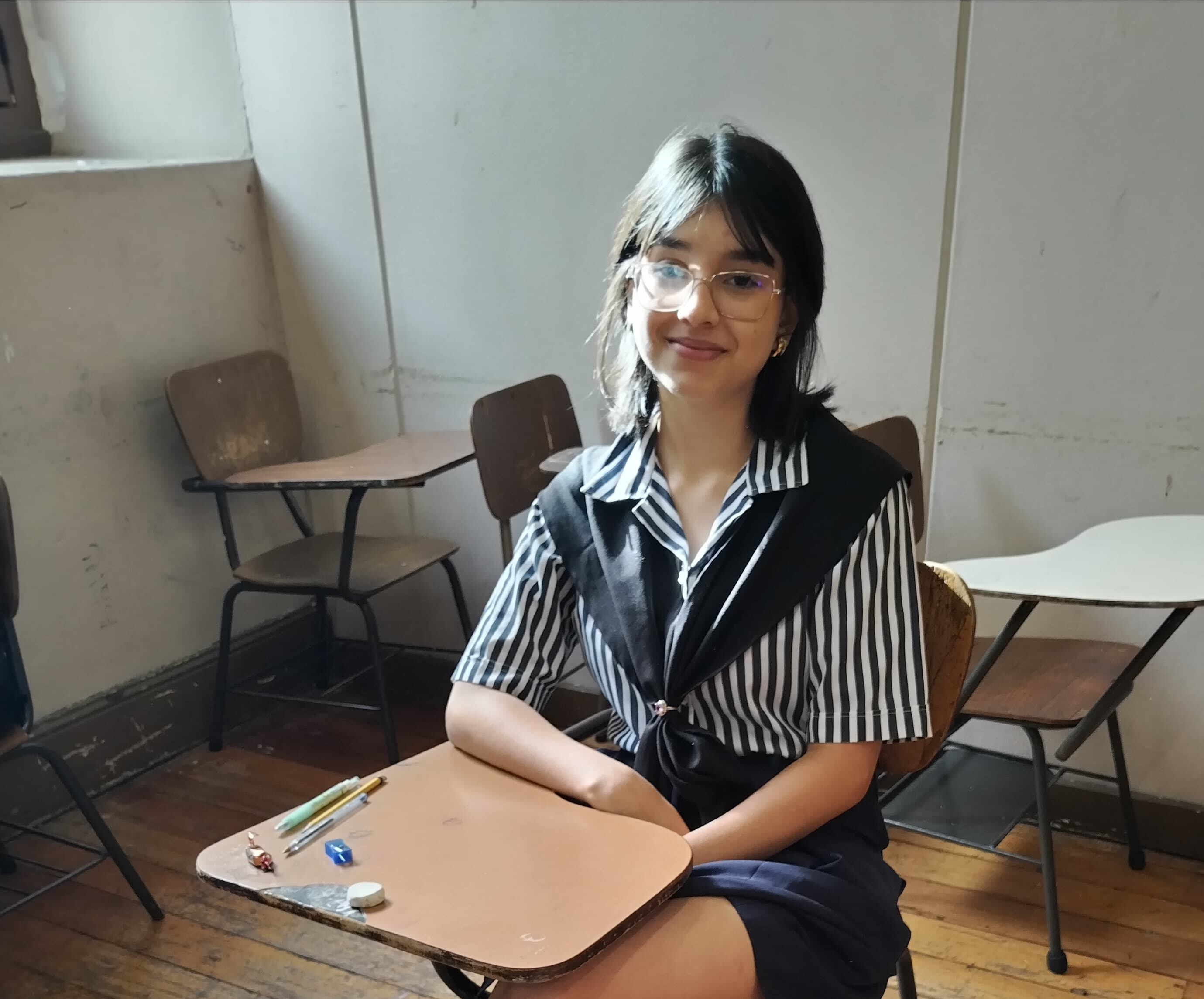 La generación de estudiantes de colegio que entró a sétimo en el 2020, justo cuando comenzó la pandemia provocada por el covid-19, no fue al colegio hasta el 2022, al comenzar su tercer año colegial. Antes de eso, nunca habían conocido un pupitre.En la foto, Natalia López Torres tiene 16 años, está en quinto año del Colegio Superior de Señoritas