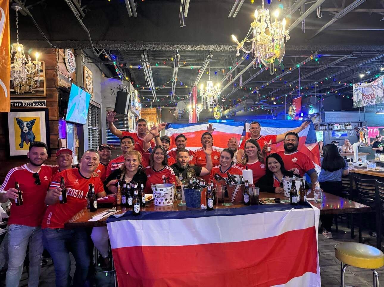 Jonathan Badilla le propuso matrimonio a su novia Kenda el sábado anterior, durante el juego entre Costa Rica y Honduras.