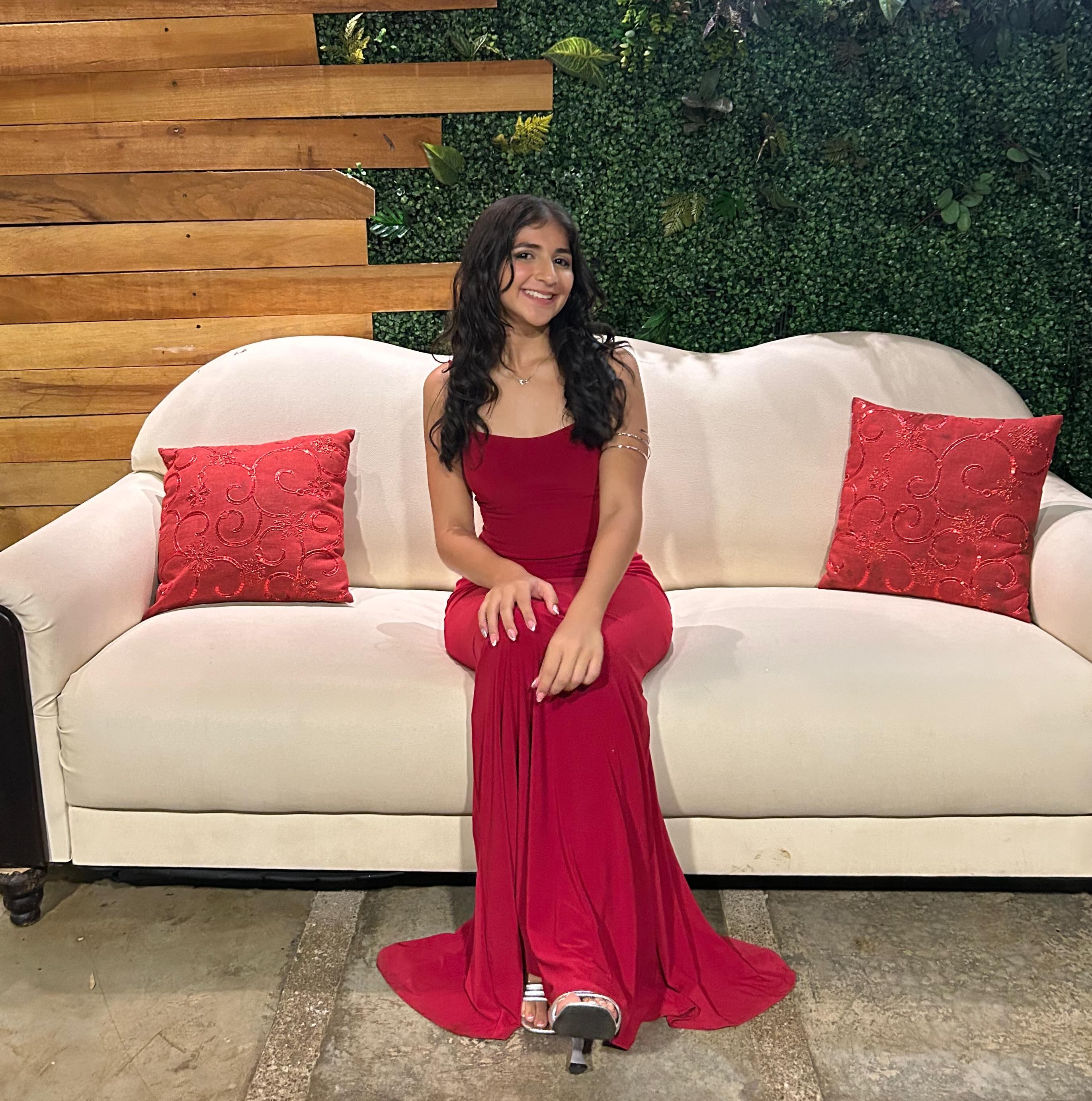 De Buenos Aires de Palmares salió la mejor nota en el examen de admisión 2024-2125 al Instituto Tecnológico (TEC). Se llama Fiorella Gutiérrez Rojas, recién el pasado 4 de diciembre cumplió 18 años y espera estudiar Ingeniería en Biotecnología o Micribiología.