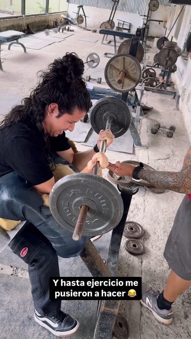 Davis Núñez, comediante y presentador de Repretel.