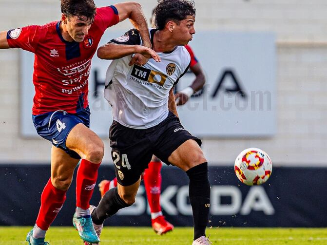 Warren Madrigal regresó al Valencia Mestalla con gol. Foto tomada de X.