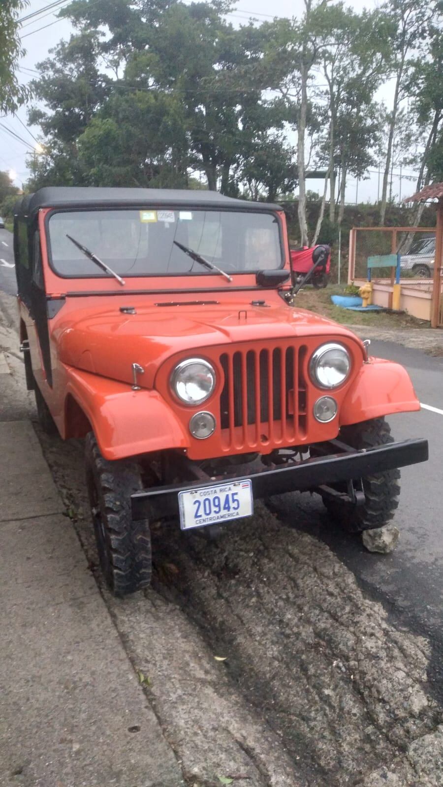 Un jeep willys modelo 65 es la adoración de Diego Quesada y ama este carro desde que nació. Cortesía.
