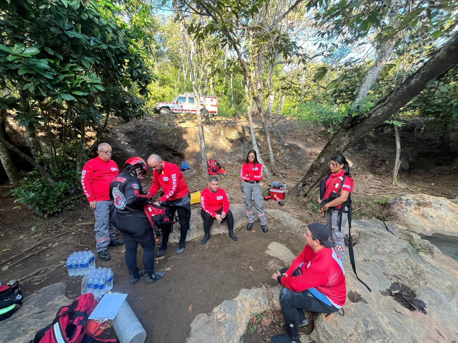 Búsqueda de hombre desaparecido en poza Los Coyotes