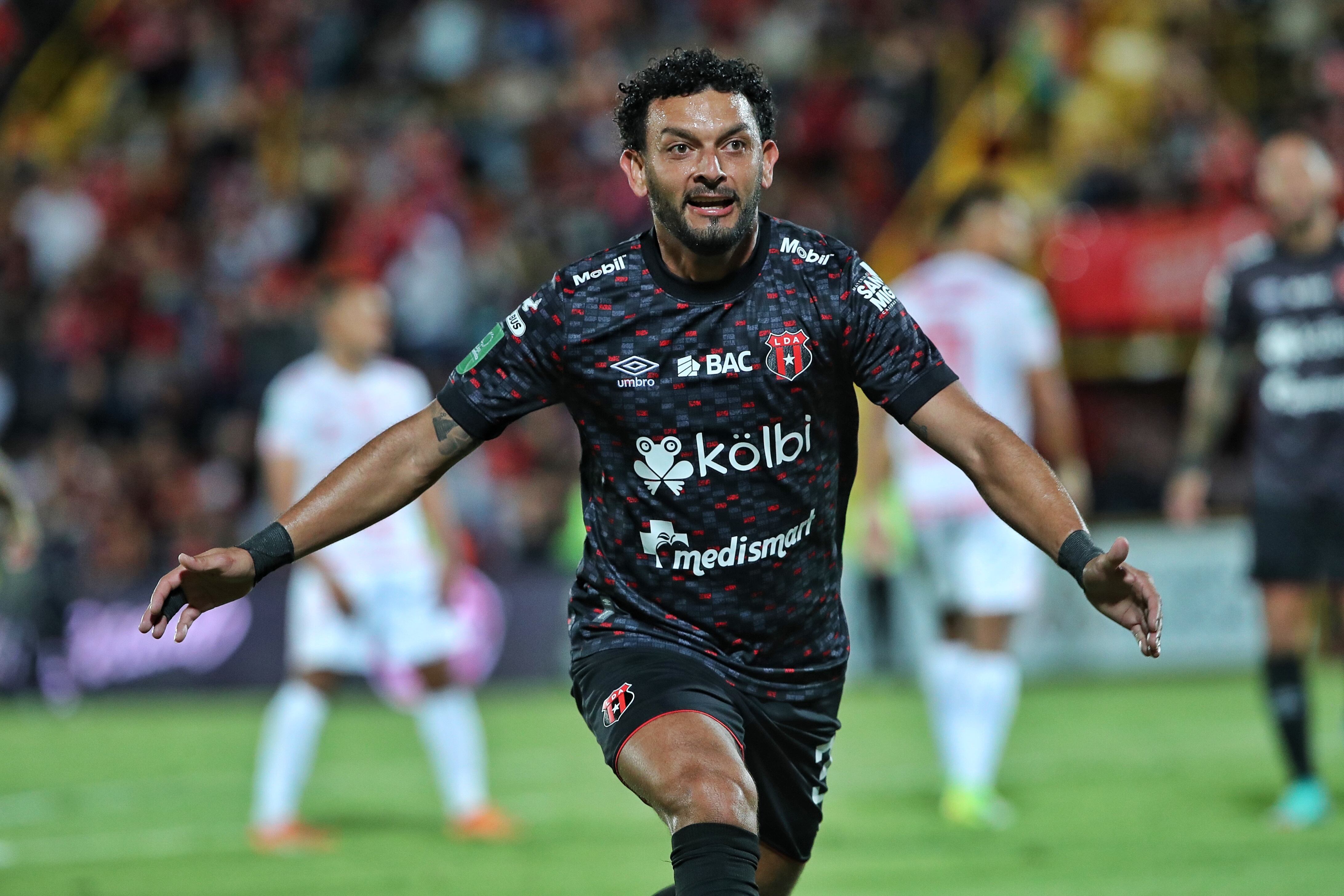 01/03/2024/ Juego entre Liga Deportiva Alajuelense vs Santos Guapiles por la fecha 10 del torneo Clausura 2024 de la Liga Promerica en el estadio Alejandro Morera Soto / Foto John Durán