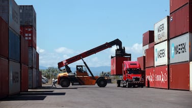 Frutas que iban para Europa escondían un enorme cargamento ilegal