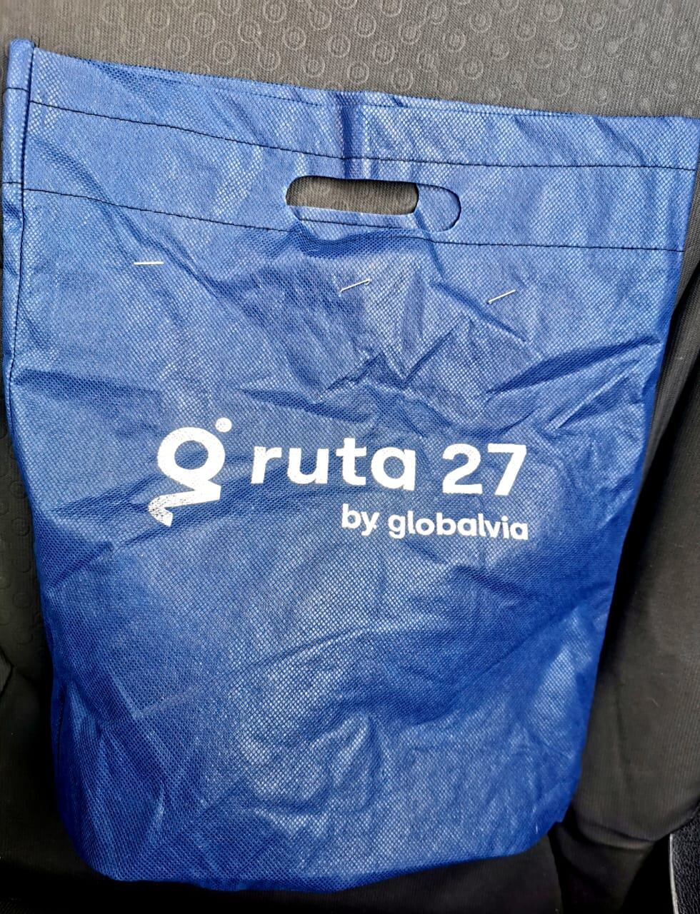 Regalos que entregan en el peaje de San Rafael de Alajuela, en la ruta 27