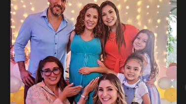 Colochudos de Lussania Víquez estuvieron muy regalados en su té de canastilla