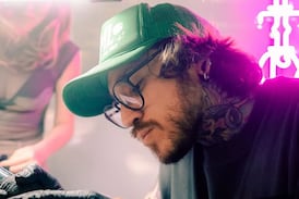 Max Rodríguez, famoso tatuador de Costa Rica, se borró todos los tatuajes y así quedó