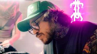 Tatuador Max Rodríguez recibió una noticia que lo tiene con su corazón destruido