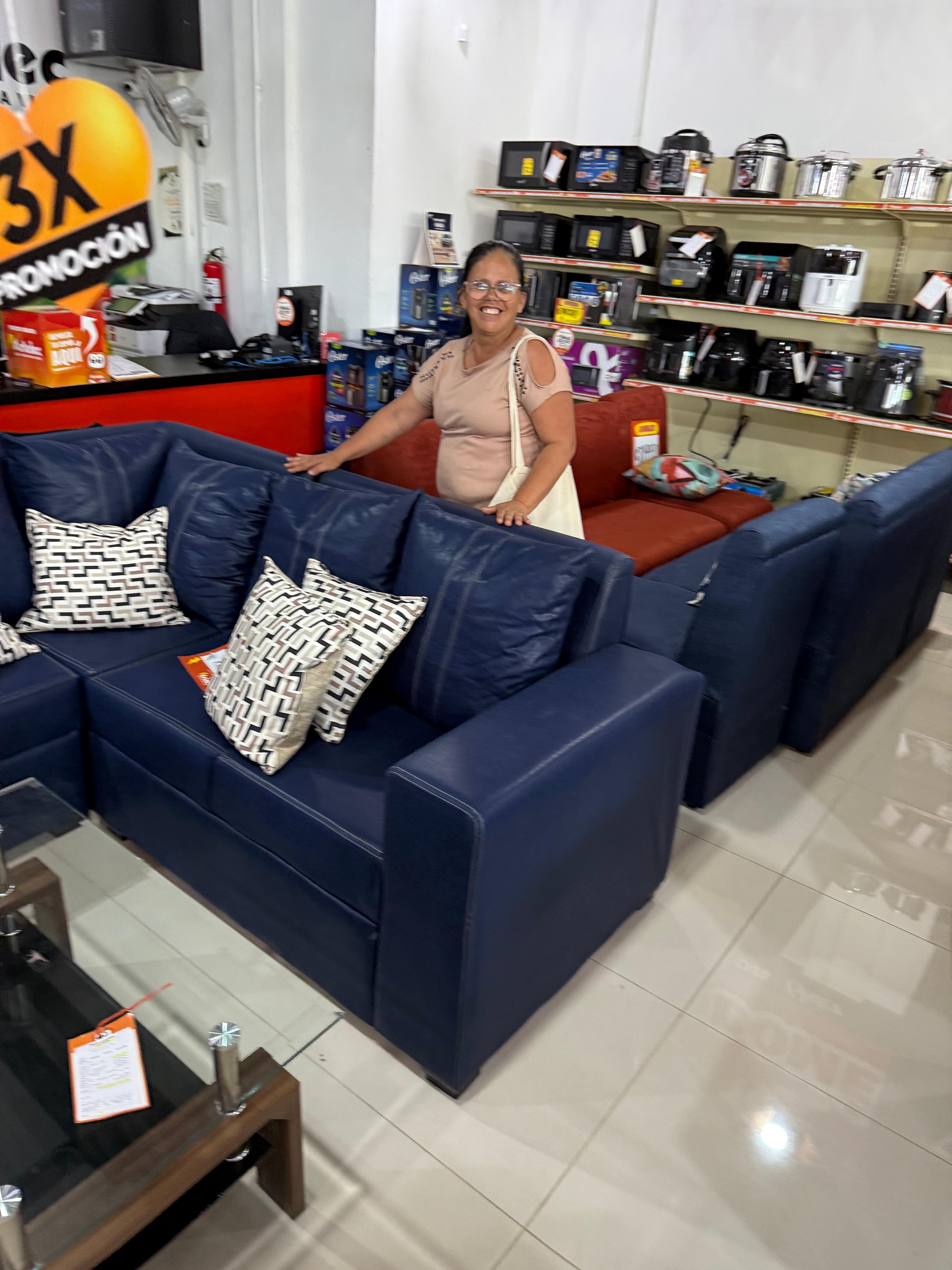 La historia de doña Patricia Lorena Solano Lobo, vecina de Aserrí, es una de esas que le erizan la piel a cualquiera. A sus 56 años lleva en el corazón la experiencia de ser madre de 12 hijos, ocho mujeres y cuatro hombres, y cada uno es para ella una bendición que Dios le puso en el camino.