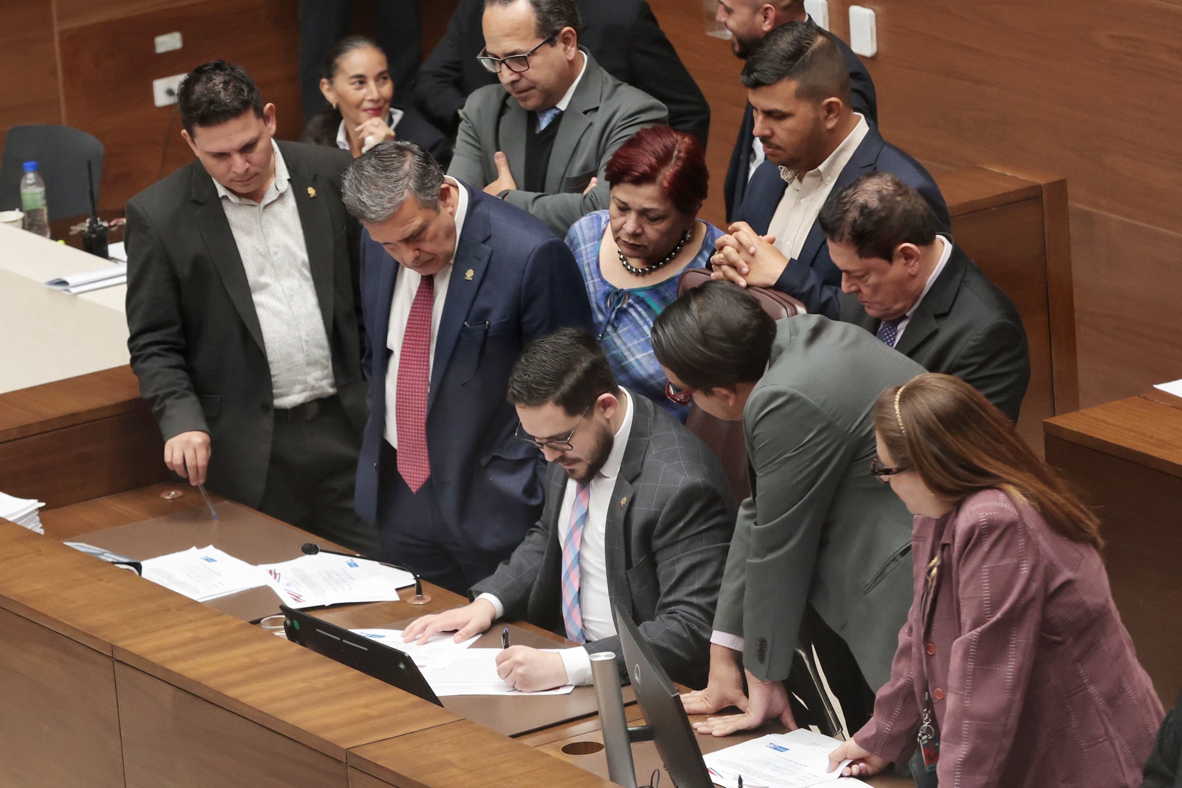 Elección de la comisión de levantamiento de inmunidad de Rodrigo Chaves