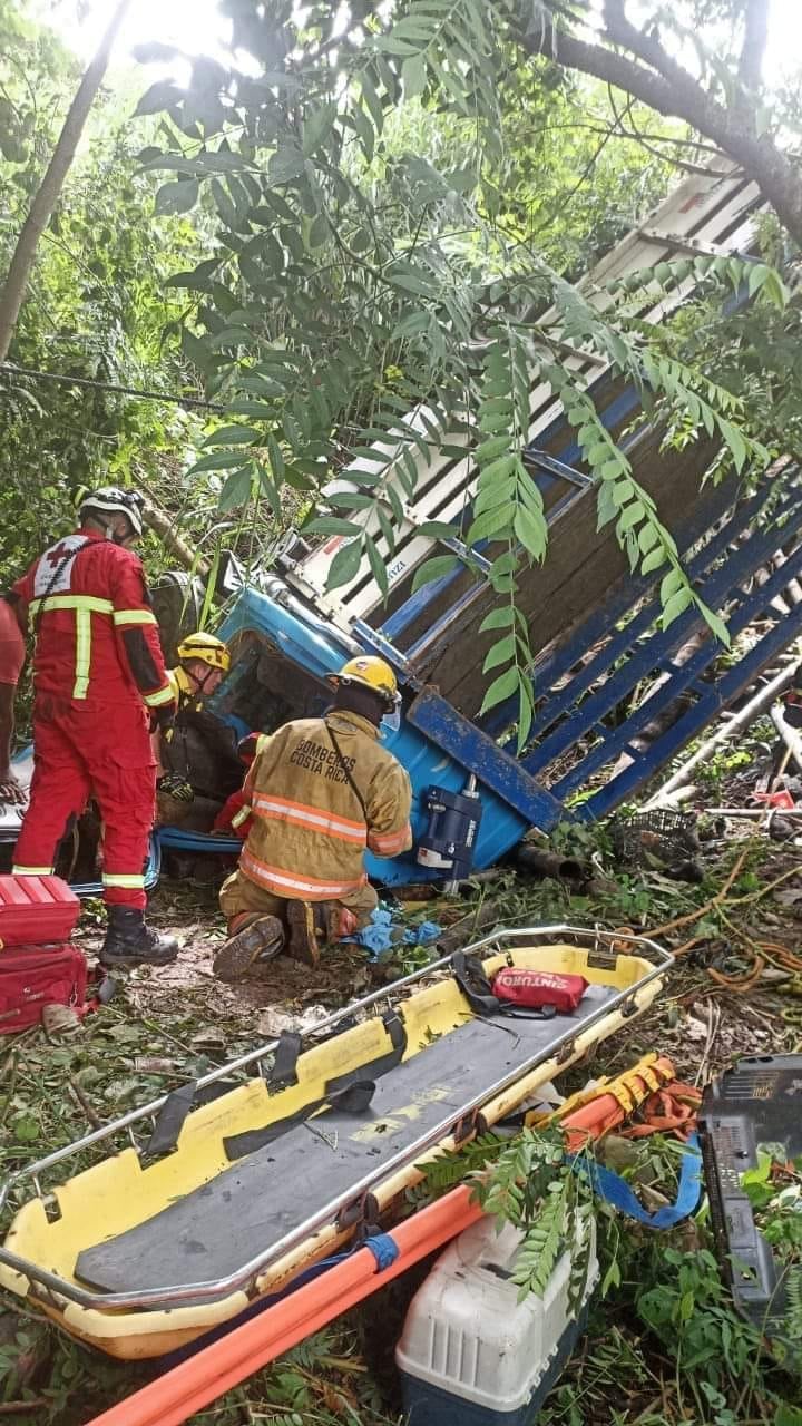 Roger Castro Venegas, de 56 años y conocido como “Pajarito” era un querido camionero de Barranca, Puntarenas. Foto: Notizorro