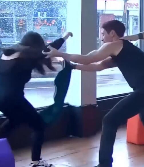 Mariana Uriarte, participante de Mira quién baila, vivió segundos de terror el jueves tras sufrir una caída que pudo haber terminado en tragedia.