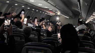 Video: Pasajeros argentinos celebraron un supuesto bicampeonato del mundo hasta que un piloto reveló la verdad