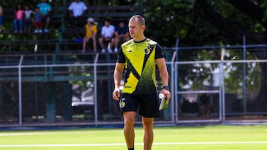 En Liberia estallan tras escuchar audios del VAR por no expulsión a Everardo Rubio