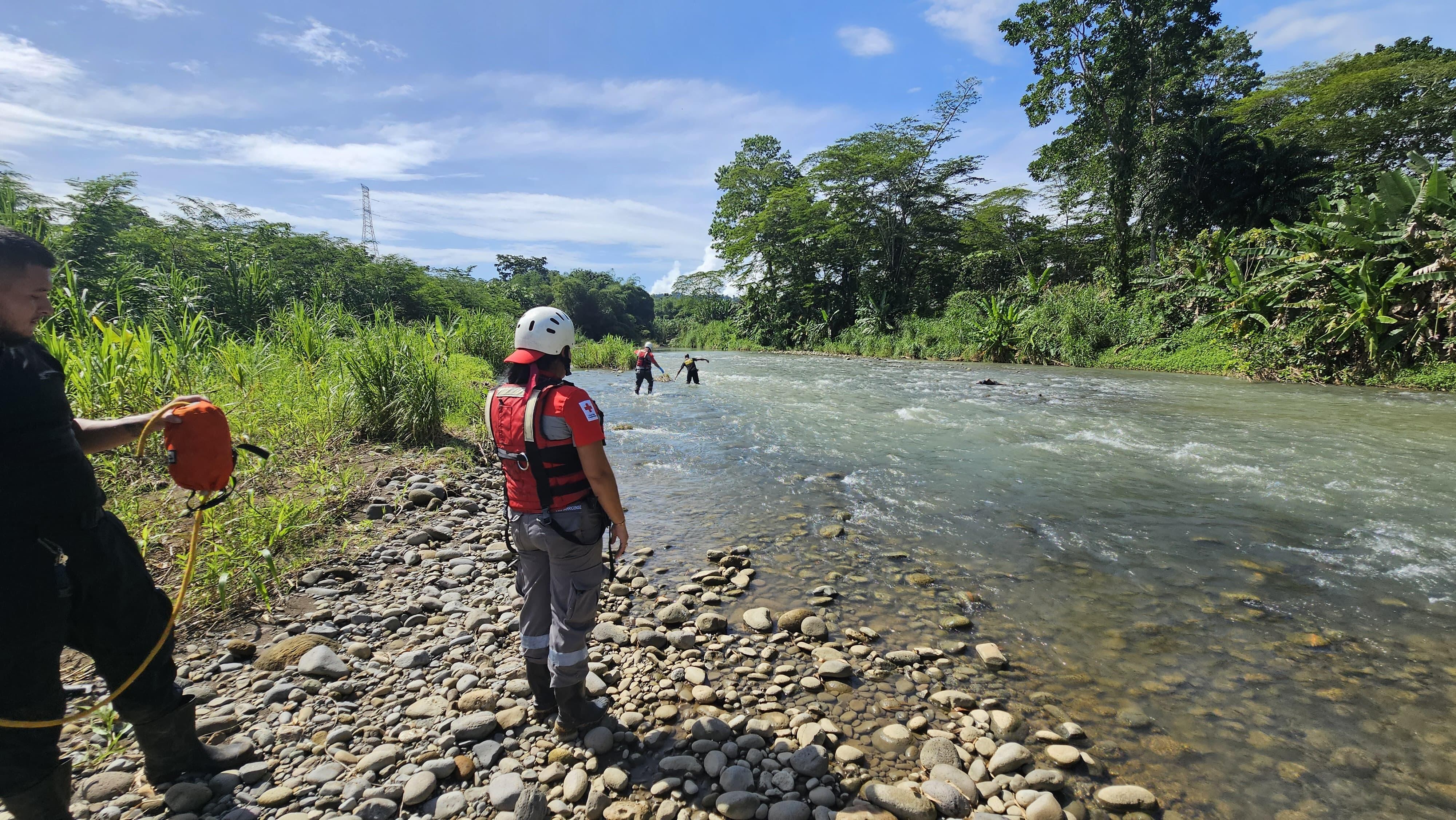 Rescate de cuerpo en río Bananito en Limón
