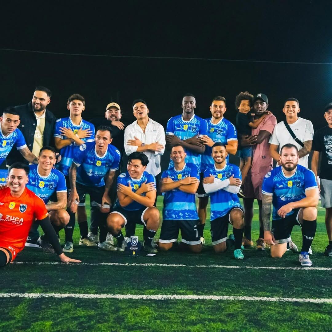 Marcos Escoe, nuevo delantero del Saprissa jugó en el News Boyz F.C., equipo que estaba a cargo del periodista Kevin Jiménez. Instagram News Boyz F.C.