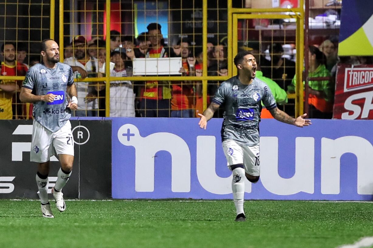 18/04/2024/  Juego entre Club Sport Herediano vs Cartaginés por la jornada 18 del torneo clausura de la Liga Promerica en el estadio Carlos Alvarado / Foto John Durán