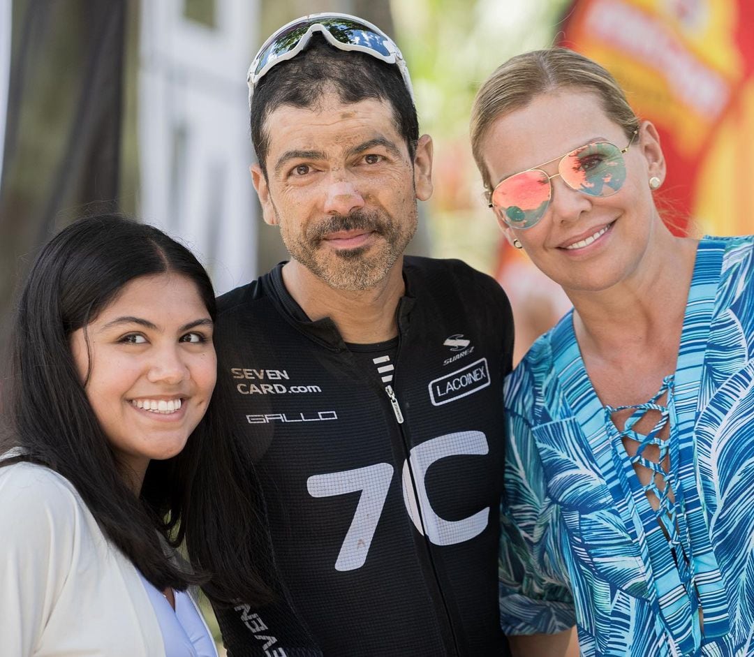 Periodista Adriana Quesada, "Maléfica", y su familia.