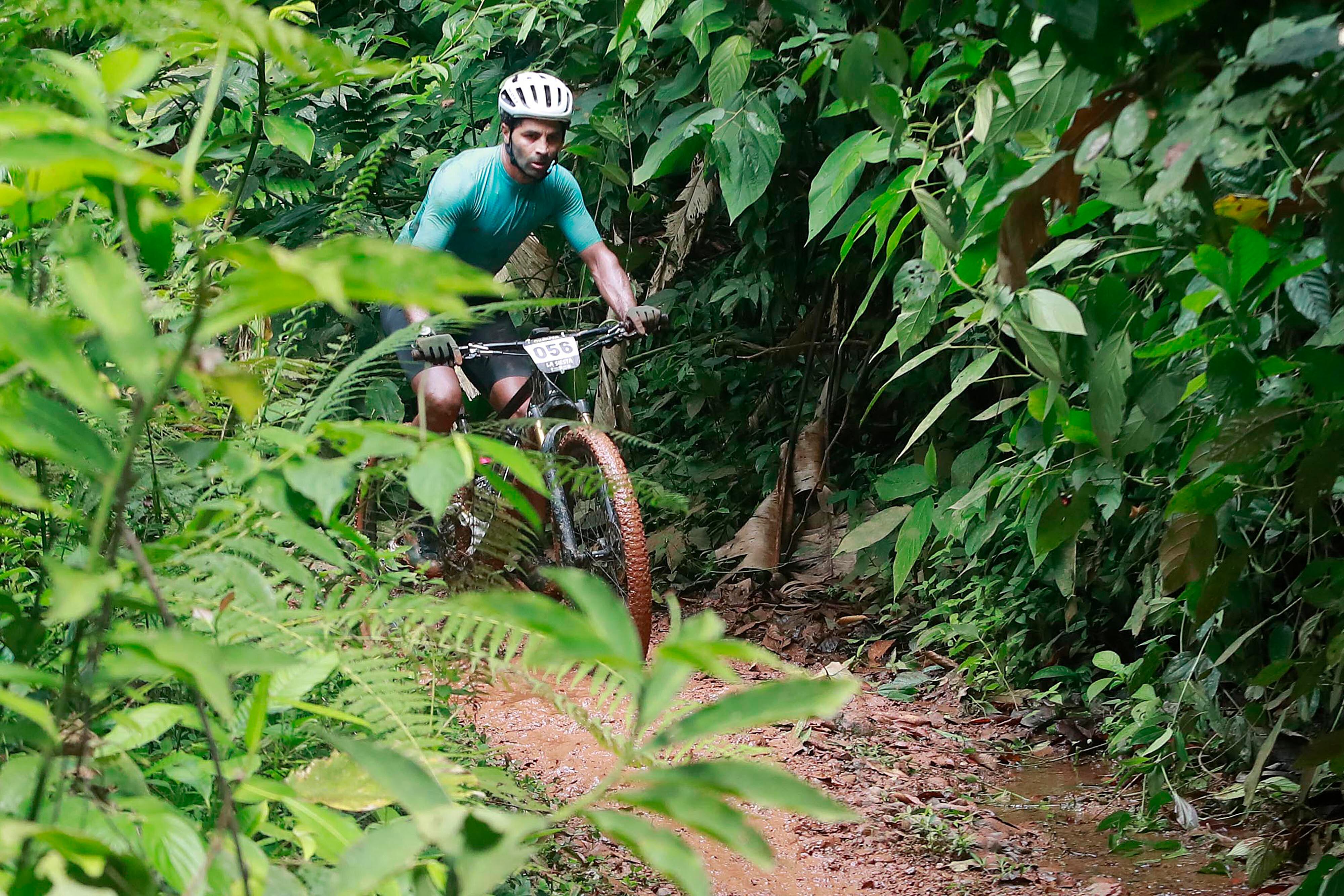 02/12/2023 Santa Ana-Jacó. Tercera etapa de la Ruta de los Conquistadores, la competencia de ciclismo de montaña de renombre mundial, ahora conocida como La Ruta. En esta ocasión, por el cambió el rumbo, diferente a las anteriores 28 ediciones, salió de Santa Ana y se terminó en Jacó. El futbolista y goleador, ahora sancarleño, Alvaro Saborío, participó en esta etapa y logró terminarla.