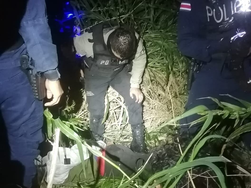 Detenidos sospechosos de secuestrar a mujer en Alajuelita. Foto MSP.