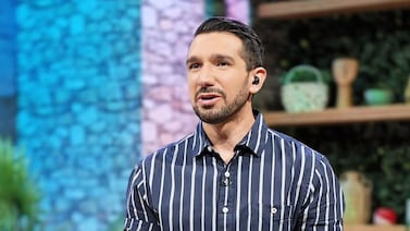 Presentador de Teletica se quita la camisa: “Pensé mucho en hacerlo porque soy acomplejado”